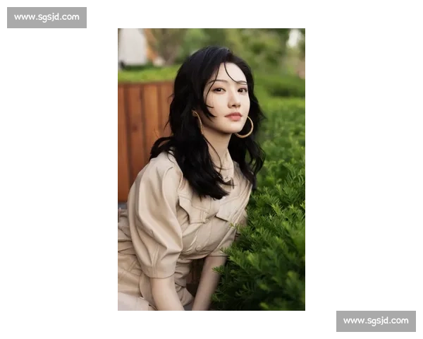 贝林厄姆晒喂象图:假期里的治愈时刻