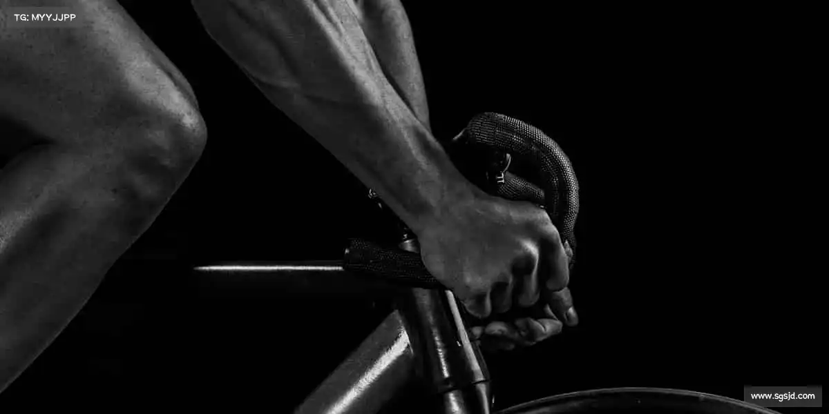 星空官网🧗‍♂️向上攀登，永不止步 —— 山顶的风景，只属于勇敢的追梦者！